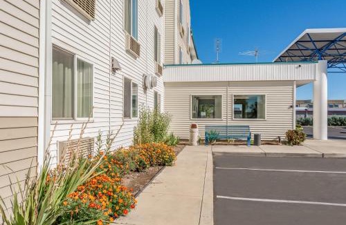 Redmond Hotel | Motel 6-Redmond, OR