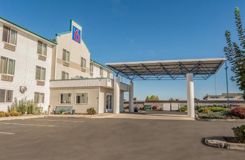 Redmond Hotel | Motel 6-Redmond, OR