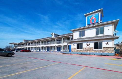 Rhome Hotel | Motel 6-Rhome, TX