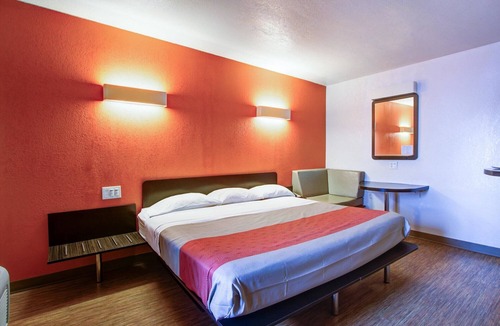 Richfield Hotel | Motel 6 Richfield, OH