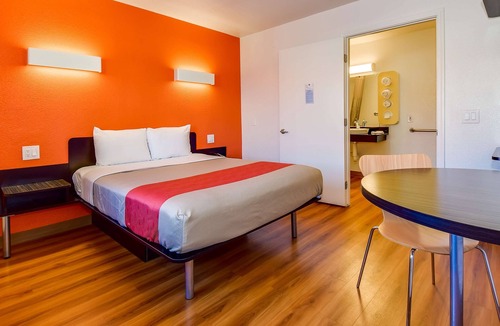 La Sierra Hotel | Motel 6 Riverside, CA - South