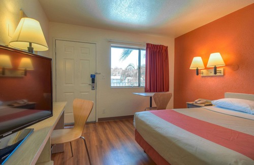 Rubidoux Hotel | Motel 6 Riverside West - Jurupa Valley