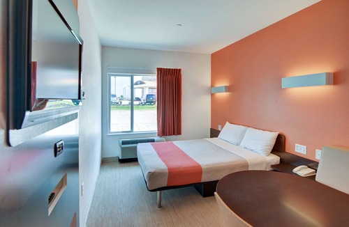 Roanoke Hotel | Motel 6 Roanoke, TX - Northlake - Speedway