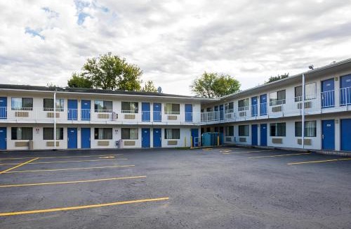 Rochester Hotel | Motel 6-Rochester, MN