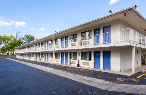 Rochester Hotel | Motel 6-Rochester, MN