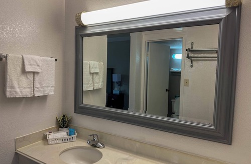 Rochester Hotel | Motel 6 Rochester, NY - Airport