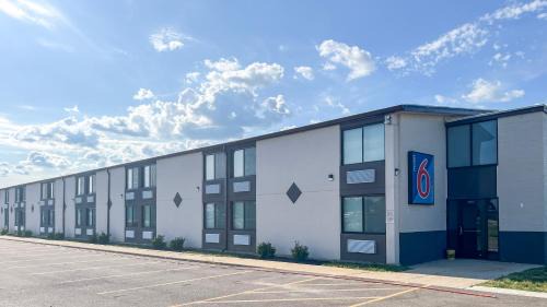 Rockford Hotel | Motel 6 Rockford, IL – RFD Airport