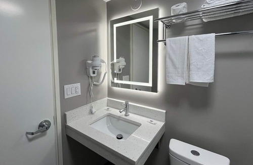 Rockford Hotel | Motel 6 Rockford, IL – RFD Airport
