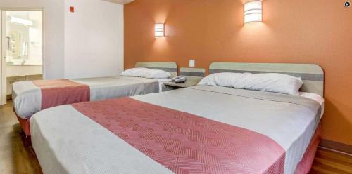 Roseburg Hotel | Motel 6-Roseburg, OR