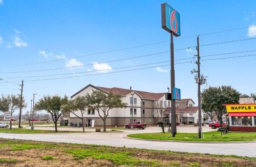Rosenberg Hotel | Motel 6-Rosenberg, TX