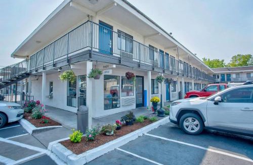 Salem Hotel | Motel 6-Salem, OR