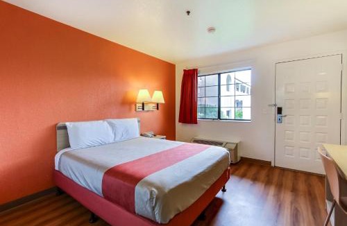 Salinas Hotel | Motel 6-Salinas, CA - North Monterey Area