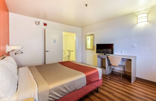 Salinas Hotel | Motel 6 Salinas, CA - North Monterey Area