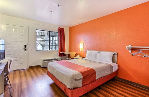 Salinas Hotel | Motel 6 Salinas, CA - North Monterey Area