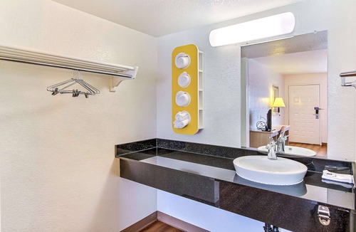 Salinas Hotel | Motel 6 Salinas, CA - North Monterey Area