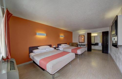 San Antonio Hotel | Motel 6-San Antonio, TX - Downtown - Market Square