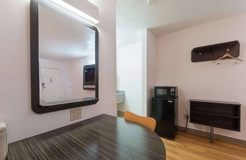 Vance Jackson Hotel | Motel 6 San Antonio, TX - Fiesta Trails