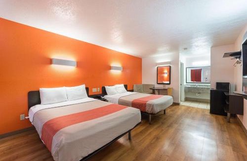 Vance Jackson Hotel | Motel 6-San Antonio, TX - Fiesta Trails