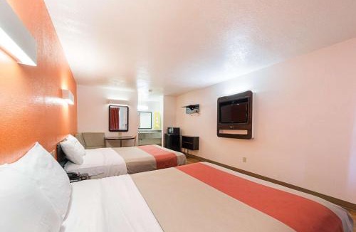 Vance Jackson Hotel | Motel 6-San Antonio, TX - Fiesta Trails