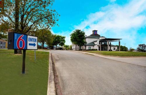 San Antonio Hotel | Motel 6-San Antonio, TX - Sea World North