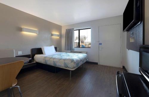 West San Antonio Hotel | Motel 6-San Antonio, TX - West SeaWorld