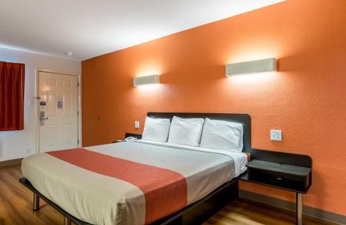 San Antonio Hotel | Motel 6-San Antonio, TX - South IH-10 East