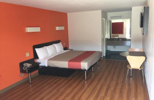 San Antonio Hotel | Motel 6-San Antonio, TX - South IH-10 East