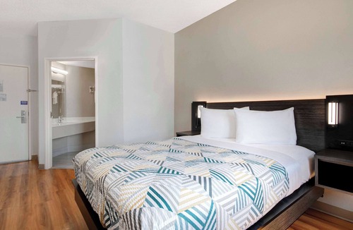 Southside Hotel | Motel 6 San Antonio, TX - South