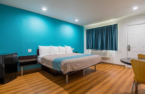 San Bernardino Hotel | Motel 6 San Bernardino, CA - Downtown