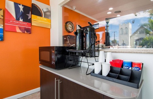 San Bernardino Hotel | Motel 6 San Bernardino, CA - Downtown