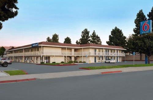 East San Jose Hotel | Motel 6 San Jose CA South