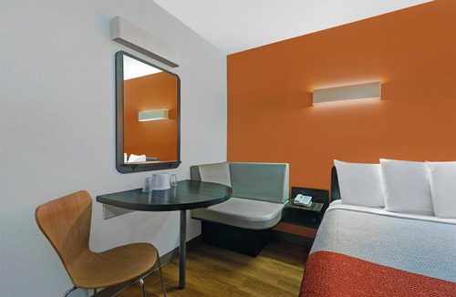 East San Jose Hotel | Motel 6 – San Jose, CA - South