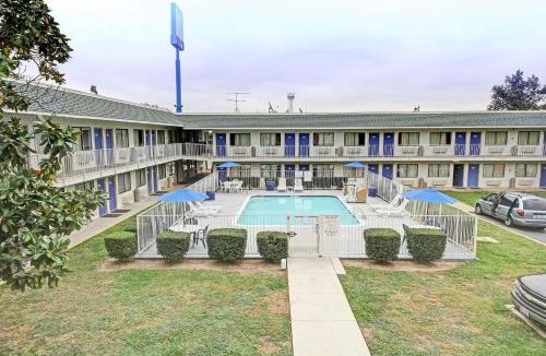 San Marcos Hotel | Motel 6-San Marcos, TX