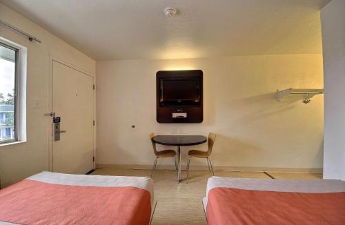 San Marcos Hotel | Motel 6-San Marcos, TX