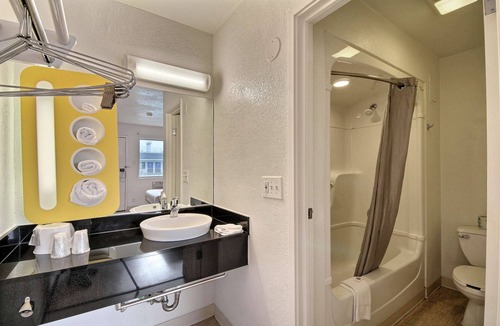 San Marcos Hotel | Motel 6 San Marcos, TX