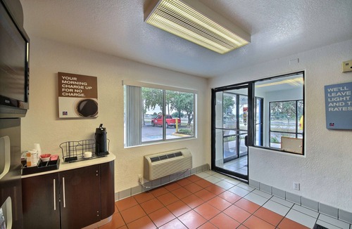 San Marcos Hotel | Motel 6 San Marcos, TX