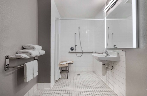 Lyon Street Hotel | Motel 6 Santa Ana, CA