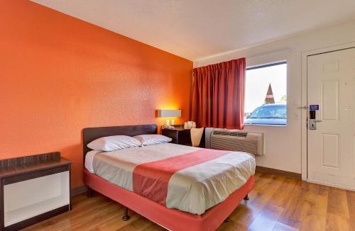 Santa Rosa Hotel | Motel 6 Santa Rosa - South