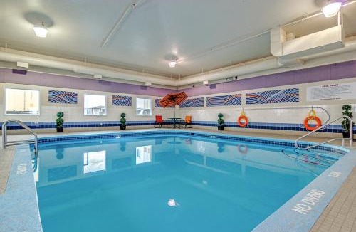 North Industrial Hotel | Motel 6-Saskatoon, SK
