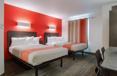 North Industrial Hotel | Motel 6 Saskatoon, SK