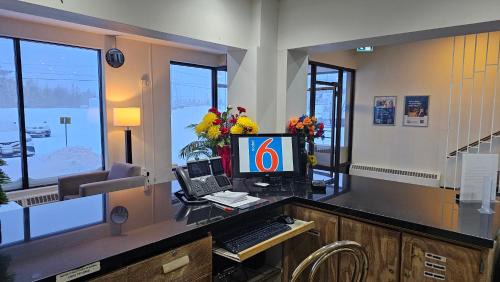 Sault Ste. Marie Hotel | Motel 6 Sault Ste. Marie, ON