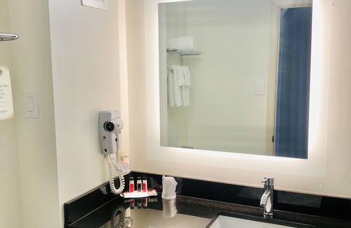 Sault Ste. Marie Hotel | Motel 6 Sault Ste. Marie, ON