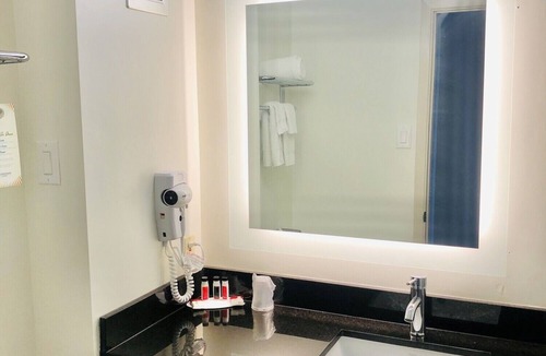 Sault Ste. Marie Hotel | Motel 6 Sault Ste. Marie, ON