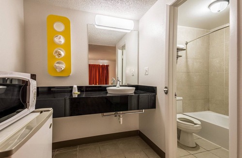 Schenectady Hotel | Motel 6 Schenectady, NY