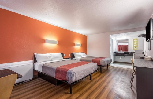 Schenectady Hotel | Motel 6 Schenectady, NY