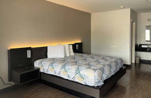 Seguin Hotel | Motel 6 Seguin, TX