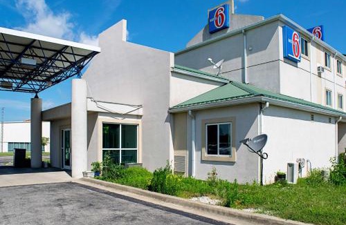 Hayden Hotel | Motel 6-Seymour, IN - North