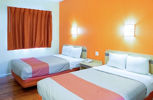 Seymour Hotel | Motel 6 Seymour, IN - North