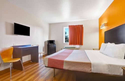 Tyrone Hotel | Motel 6 Silver City, NM