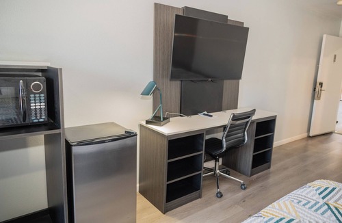 Soledad Hotel | Motel 6 Soledad, CA